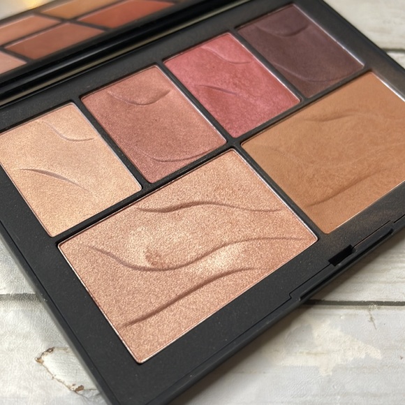 NARS Hot Nights Face and Eye Palette - Picture 4 of 4
